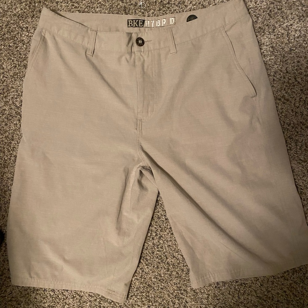BKE Men's Light Tan Flat-Front Shorts
